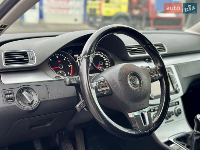 Фольксваген Пассат 2013 в Киеве на Automoto.ua Белый Фольксваген Пассат, объемом двигателя 1.6 л и пробегом 194 тыс. км за 11400 $, фото 9 на Automoto.ua