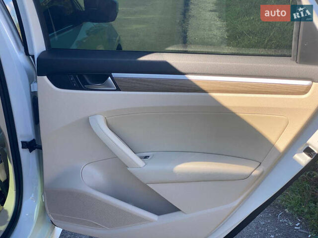 Белый Фольксваген Пассат, объемом двигателя 2.5 л и пробегом 126 тыс. км за 10600 $, фото 33 на Automoto.ua