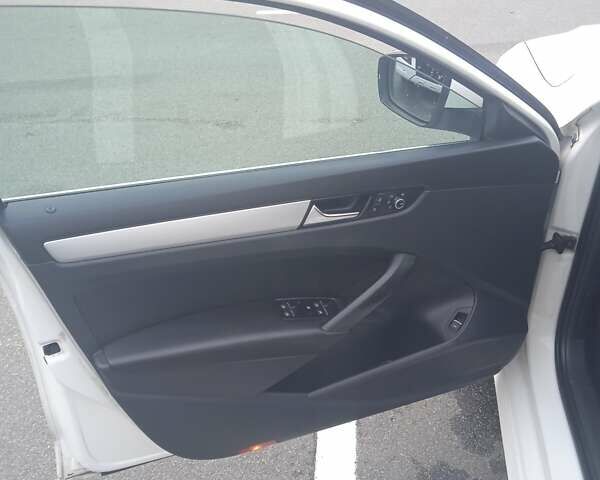 Білий Фольксваген Пассат, об'ємом двигуна 2.5 л та пробігом 174 тис. км за 11700 $, фото 20 на Automoto.ua