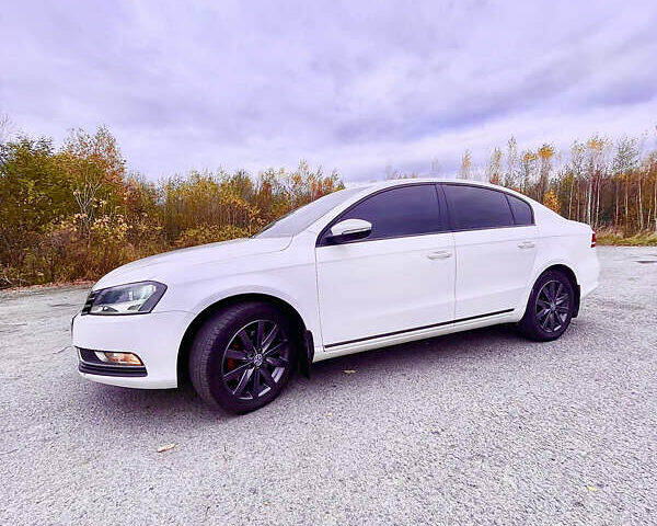 Фольксваген Пассат 2013 в Житомире на Automoto.ua Белый Фольксваген Пассат, объемом двигателя 1.97 л и пробегом 296 тыс. км за 9750 $, фото 4 на Automoto.ua