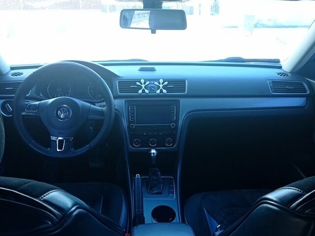 Белый Фольксваген Пассат, объемом двигателя 2.5 л и пробегом 201 тыс. км за 10500 $, фото 9 на Automoto.ua