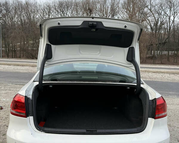 Белый Фольксваген Пассат, объемом двигателя 2 л и пробегом 118 тыс. км за 13200 $, фото 25 на Automoto.ua