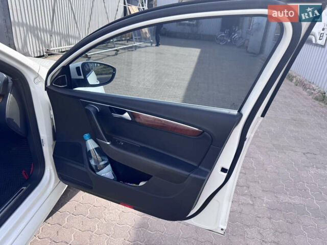 Белый Фольксваген Пассат, объемом двигателя 1.97 л и пробегом 245 тыс. км за 15300 $, фото 27 на Automoto.ua