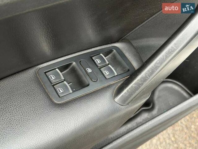 Белый Фольксваген Пассат, объемом двигателя 2.5 л и пробегом 250 тыс. км за 9000 $, фото 44 на Automoto.ua