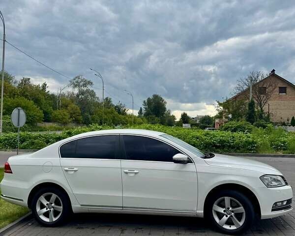 Белый Фольксваген Пассат, объемом двигателя 1.8 л и пробегом 236 тыс. км за 11000 $, фото 3 на Automoto.ua