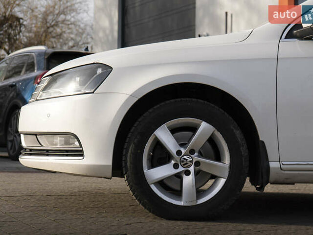 Белый Фольксваген Пассат, объемом двигателя 2 л и пробегом 367 тыс. км за 11300 $, фото 3 на Automoto.ua