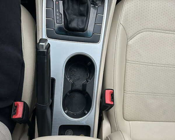 Белый Фольксваген Пассат, объемом двигателя 2.48 л и пробегом 226 тыс. км за 8900 $, фото 9 на Automoto.ua