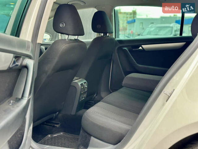 Фольксваген Пассат 2013 в Киеве на Automoto.ua Белый Фольксваген Пассат, объемом двигателя 1.6 л и пробегом 194 тыс. км за 11400 $, фото 16 на Automoto.ua