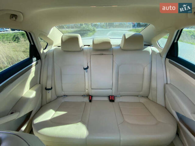 Белый Фольксваген Пассат, объемом двигателя 2.5 л и пробегом 126 тыс. км за 10600 $, фото 43 на Automoto.ua