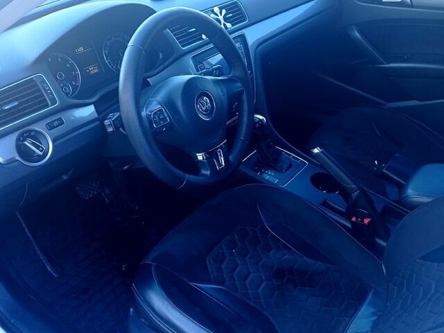 Белый Фольксваген Пассат, объемом двигателя 2.5 л и пробегом 201 тыс. км за 10500 $, фото 10 на Automoto.ua