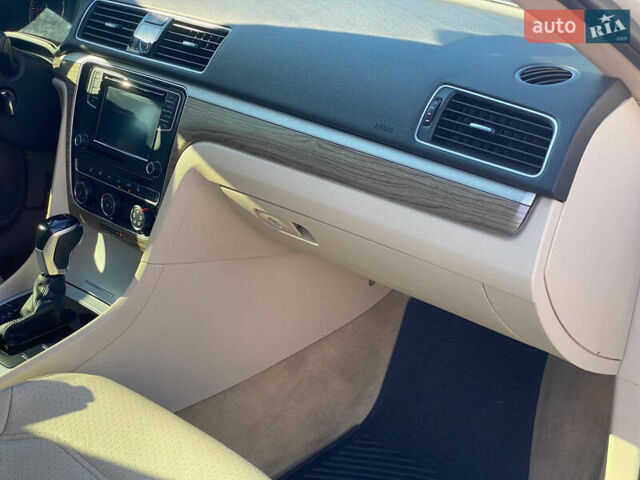 Белый Фольксваген Пассат, объемом двигателя 2.5 л и пробегом 126 тыс. км за 10600 $, фото 30 на Automoto.ua