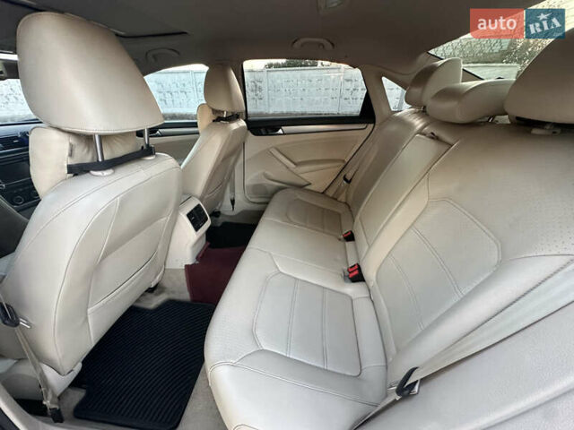 Белый Фольксваген Пассат, объемом двигателя 2.5 л и пробегом 210 тыс. км за 10000 $, фото 9 на Automoto.ua