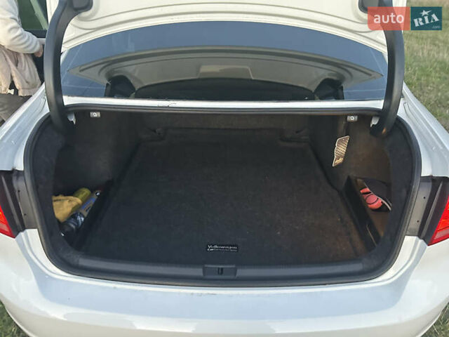 Фольксваген Пассат 2013 в Новоукраинке на Automoto.ua Белый Фольксваген Пассат, объемом двигателя 1.97 л и пробегом 181 тыс. км за 13300 $, фото 15 на Automoto.ua