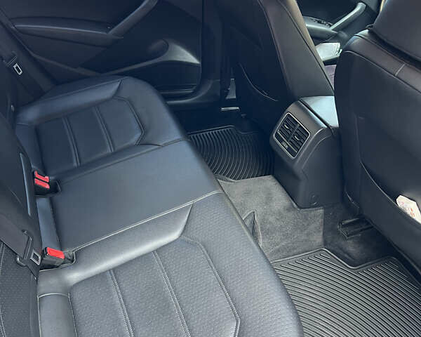 Белый Фольксваген Пассат, объемом двигателя 2.5 л и пробегом 320 тыс. км за 9400 $, фото 26 на Automoto.ua