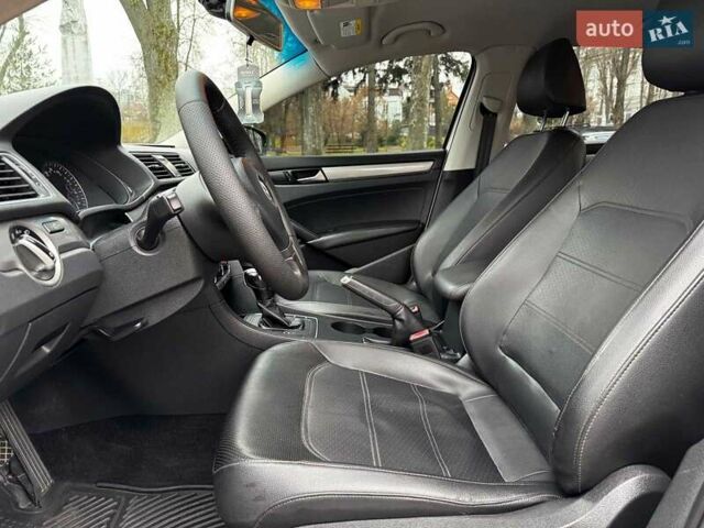 Білий Фольксваген Пассат, об'ємом двигуна 2.5 л та пробігом 206 тис. км за 9990 $, фото 19 на Automoto.ua