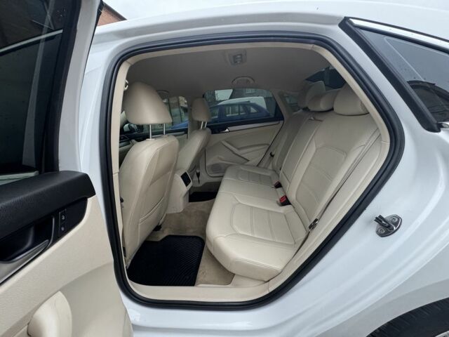 Белый Фольксваген Пассат, объемом двигателя 1.8 л и пробегом 261 тыс. км за 11500 $, фото 9 на Automoto.ua