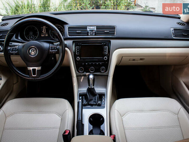 Белый Фольксваген Пассат, объемом двигателя 2 л и пробегом 149 тыс. км за 13250 $, фото 29 на Automoto.ua
