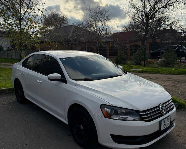 Білий Фольксваген Пассат, об'ємом двигуна 2.5 л та пробігом 220 тис. км за 10000 $, фото 7 на Automoto.ua