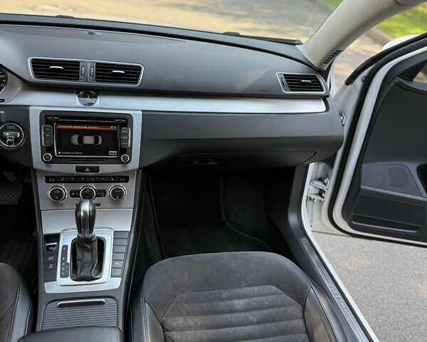 Білий Фольксваген Пассат, об'ємом двигуна 1.8 л та пробігом 210 тис. км за 8900 $, фото 21 на Automoto.ua