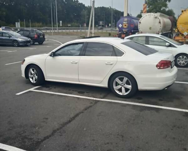 Білий Фольксваген Пассат, об'ємом двигуна 2.5 л та пробігом 174 тис. км за 11700 $, фото 5 на Automoto.ua