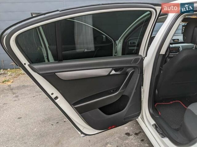 Белый Фольксваген Пассат, объемом двигателя 1.97 л и пробегом 340 тыс. км за 9950 $, фото 32 на Automoto.ua