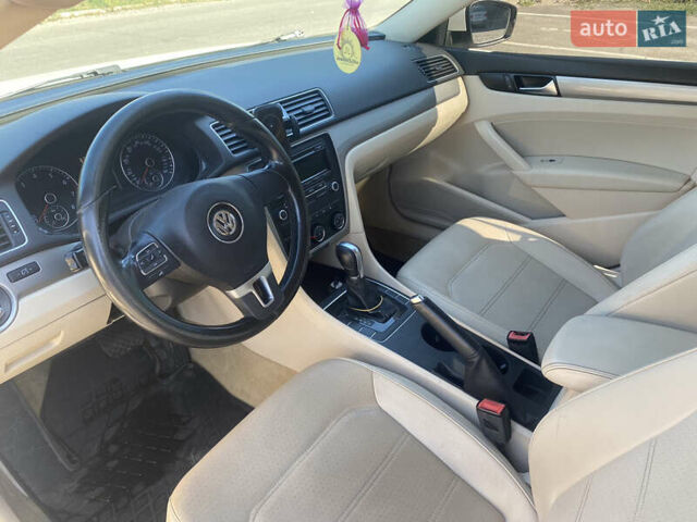 Белый Фольксваген Пассат, объемом двигателя 1.8 л и пробегом 210 тыс. км за 9200 $, фото 5 на Automoto.ua
