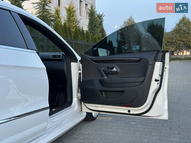 Фольксваген Пассат 2013 в Одессе на Automoto.ua Белый Фольксваген Пассат, объемом двигателя 1.98 л и пробегом 150 тыс. км за 12500 $, фото 39 на Automoto.ua