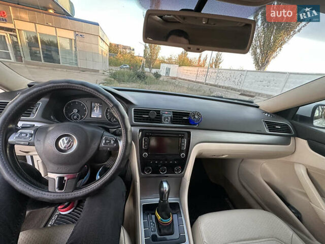 Белый Фольксваген Пассат, объемом двигателя 2.5 л и пробегом 210 тыс. км за 10000 $, фото 12 на Automoto.ua