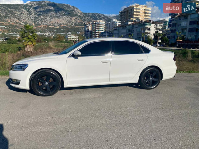 Белый Фольксваген Пассат, объемом двигателя 2.5 л и пробегом 126 тыс. км за 10600 $, фото 14 на Automoto.ua