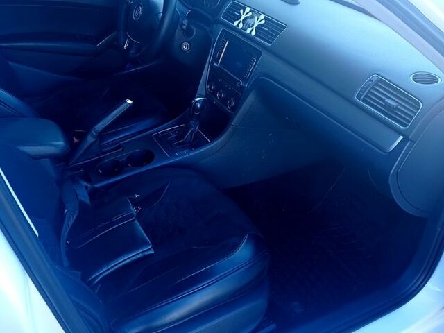 Белый Фольксваген Пассат, объемом двигателя 2.5 л и пробегом 201 тыс. км за 10500 $, фото 8 на Automoto.ua