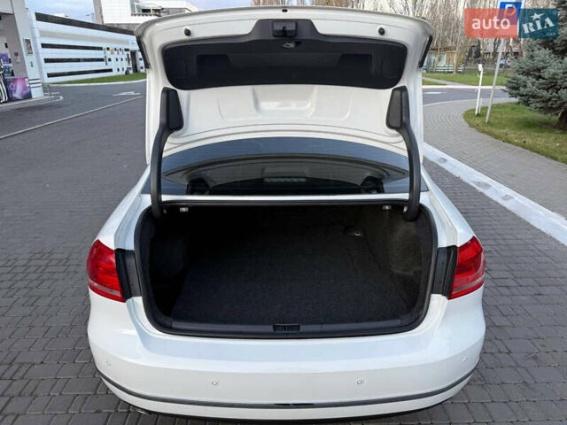 Белый Фольксваген Пассат, объемом двигателя 2 л и пробегом 154 тыс. км за 13200 $, фото 22 на Automoto.ua