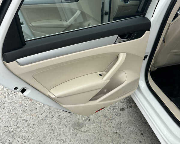 Белый Фольксваген Пассат, объемом двигателя 2.48 л и пробегом 226 тыс. км за 8900 $, фото 16 на Automoto.ua