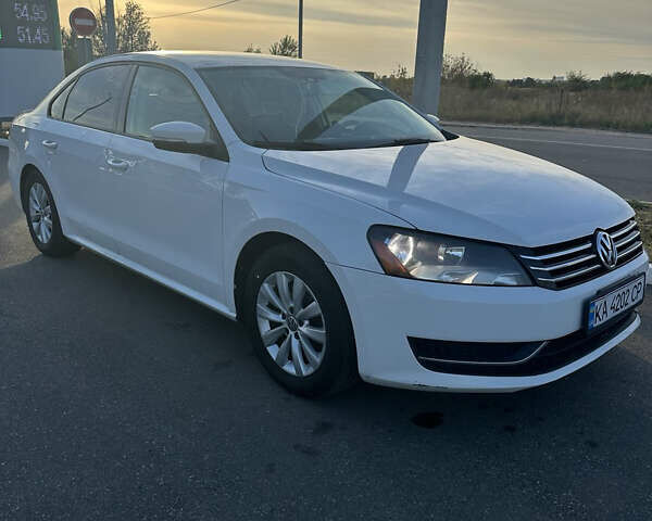Білий Фольксваген Пассат, об'ємом двигуна 2.46 л та пробігом 241 тис. км за 9100 $, фото 4 на Automoto.ua
