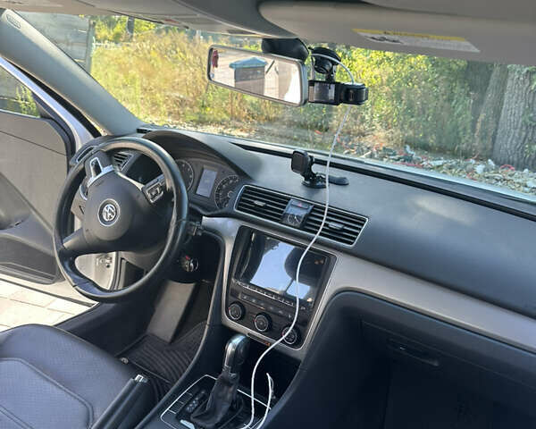 Білий Фольксваген Пассат, об'ємом двигуна 2.46 л та пробігом 241 тис. км за 9100 $, фото 9 на Automoto.ua