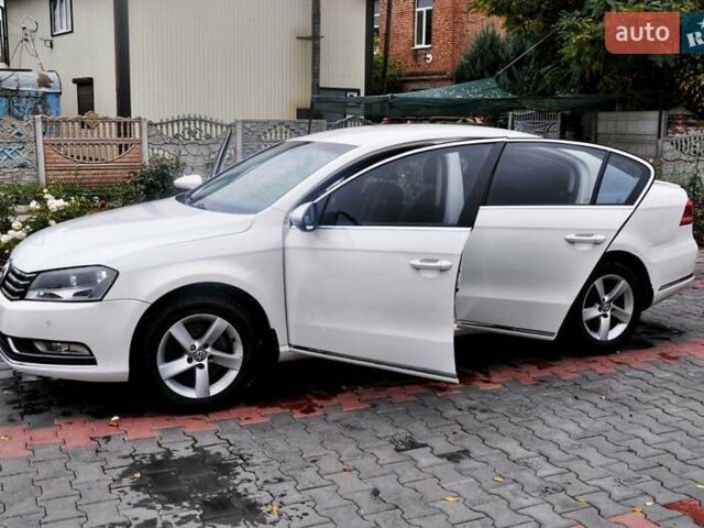 Белый Фольксваген Пассат, объемом двигателя 2 л и пробегом 195 тыс. км за 9000 $, фото 2 на Automoto.ua