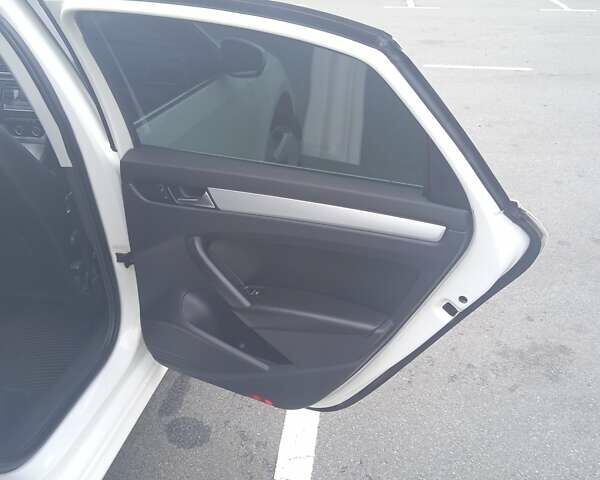 Білий Фольксваген Пассат, об'ємом двигуна 2.5 л та пробігом 174 тис. км за 11700 $, фото 23 на Automoto.ua