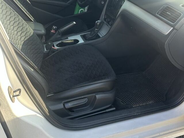 Белый Фольксваген Пассат, объемом двигателя 2 л и пробегом 342 тыс. км за 10000 $, фото 4 на Automoto.ua