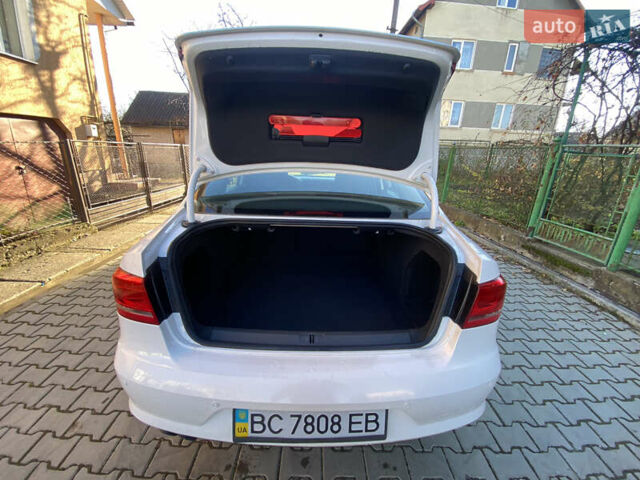 Белый Фольксваген Пассат, объемом двигателя 1.97 л и пробегом 240 тыс. км за 11200 $, фото 5 на Automoto.ua