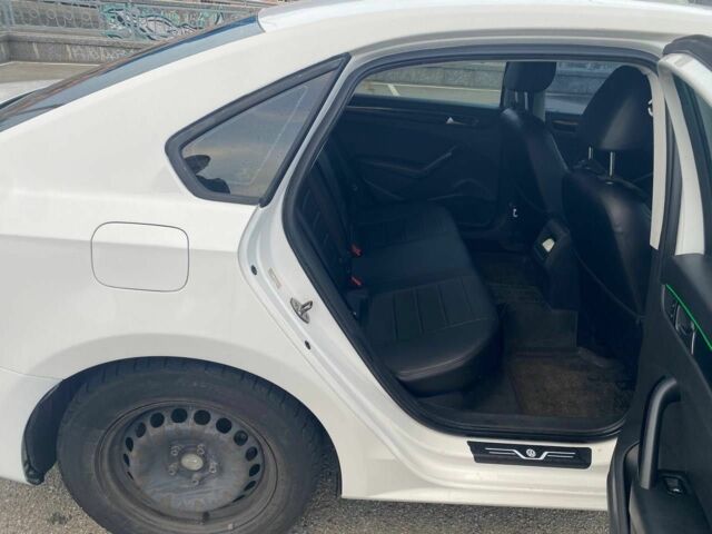 Белый Фольксваген Пассат, объемом двигателя 2.5 л и пробегом 175 тыс. км за 9900 $, фото 18 на Automoto.ua