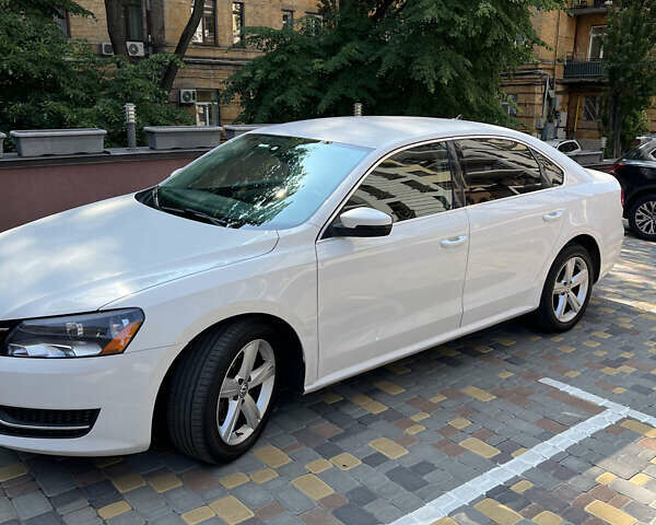 Белый Фольксваген Пассат, объемом двигателя 2.5 л и пробегом 320 тыс. км за 9400 $, фото 13 на Automoto.ua