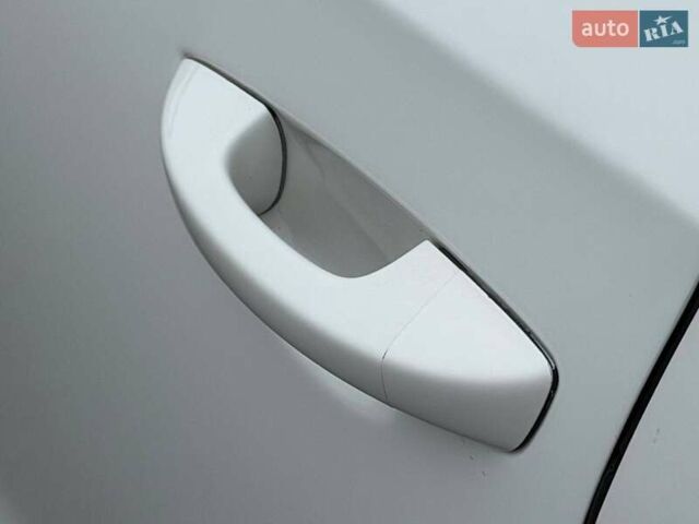 Белый Фольксваген Пассат, объемом двигателя 2.5 л и пробегом 250 тыс. км за 9000 $, фото 47 на Automoto.ua