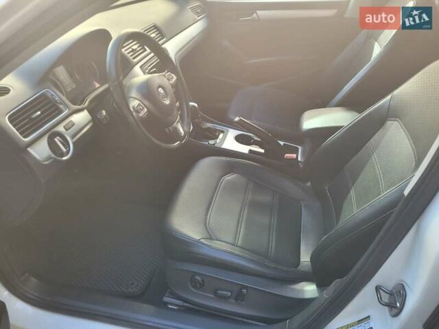 Белый Фольксваген Пассат, объемом двигателя 2.5 л и пробегом 278 тыс. км за 9300 $, фото 5 на Automoto.ua