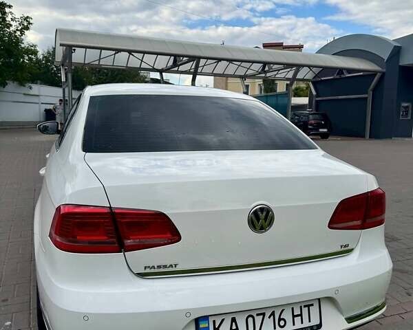 Белый Фольксваген Пассат, объемом двигателя 1.8 л и пробегом 236 тыс. км за 11000 $, фото 1 на Automoto.ua