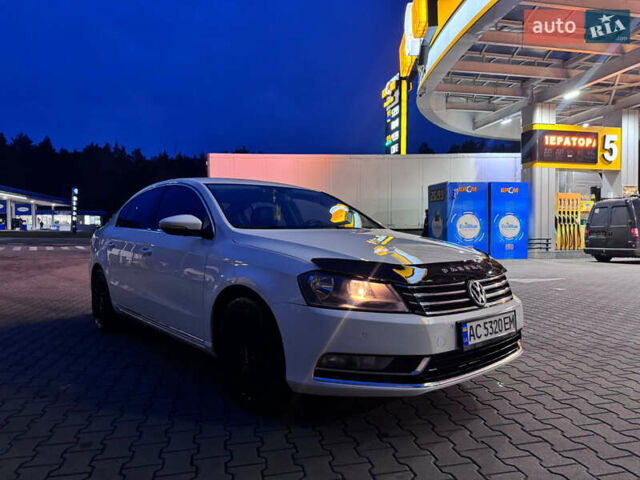 Белый Фольксваген Пассат, объемом двигателя 2 л и пробегом 230 тыс. км за 9400 $, фото 1 на Automoto.ua
