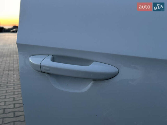 Фольксваген Пассат 2013 в Одессе на Automoto.ua Белый Фольксваген Пассат, объемом двигателя 1.98 л и пробегом 150 тыс. км за 12500 $, фото 70 на Automoto.ua