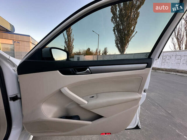 Белый Фольксваген Пассат, объемом двигателя 2.5 л и пробегом 210 тыс. км за 10000 $, фото 7 на Automoto.ua