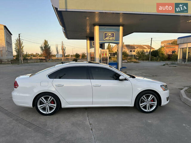 Белый Фольксваген Пассат, объемом двигателя 2.5 л и пробегом 210 тыс. км за 10000 $, фото 2 на Automoto.ua