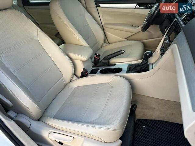 Білий Фольксваген Пассат, об'ємом двигуна 2.5 л та пробігом 159 тис. км за 10990 $, фото 19 на Automoto.ua