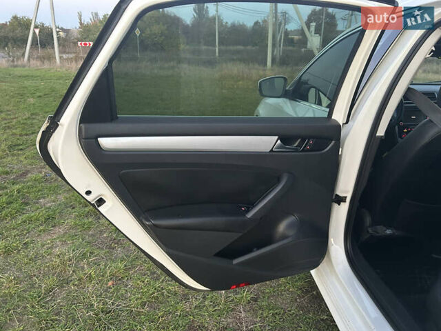 Фольксваген Пассат 2013 в Новоукраинке на Automoto.ua Белый Фольксваген Пассат, объемом двигателя 1.97 л и пробегом 181 тыс. км за 13300 $, фото 10 на Automoto.ua