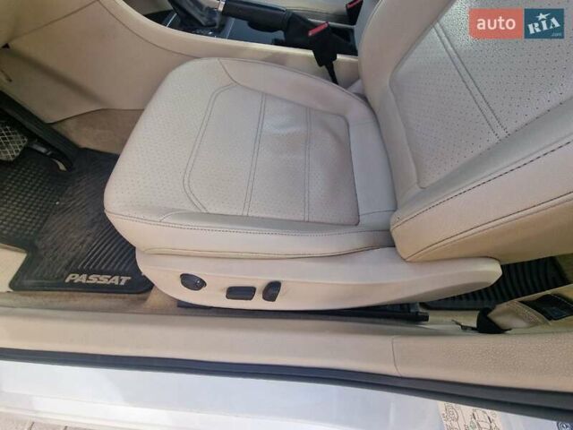 Фольксваген Пассат 2013 в Запорожье на Automoto.ua Белый Фольксваген Пассат, объемом двигателя 2.48 л и пробегом 192 тыс. км за 10500 $, фото 3 на Automoto.ua